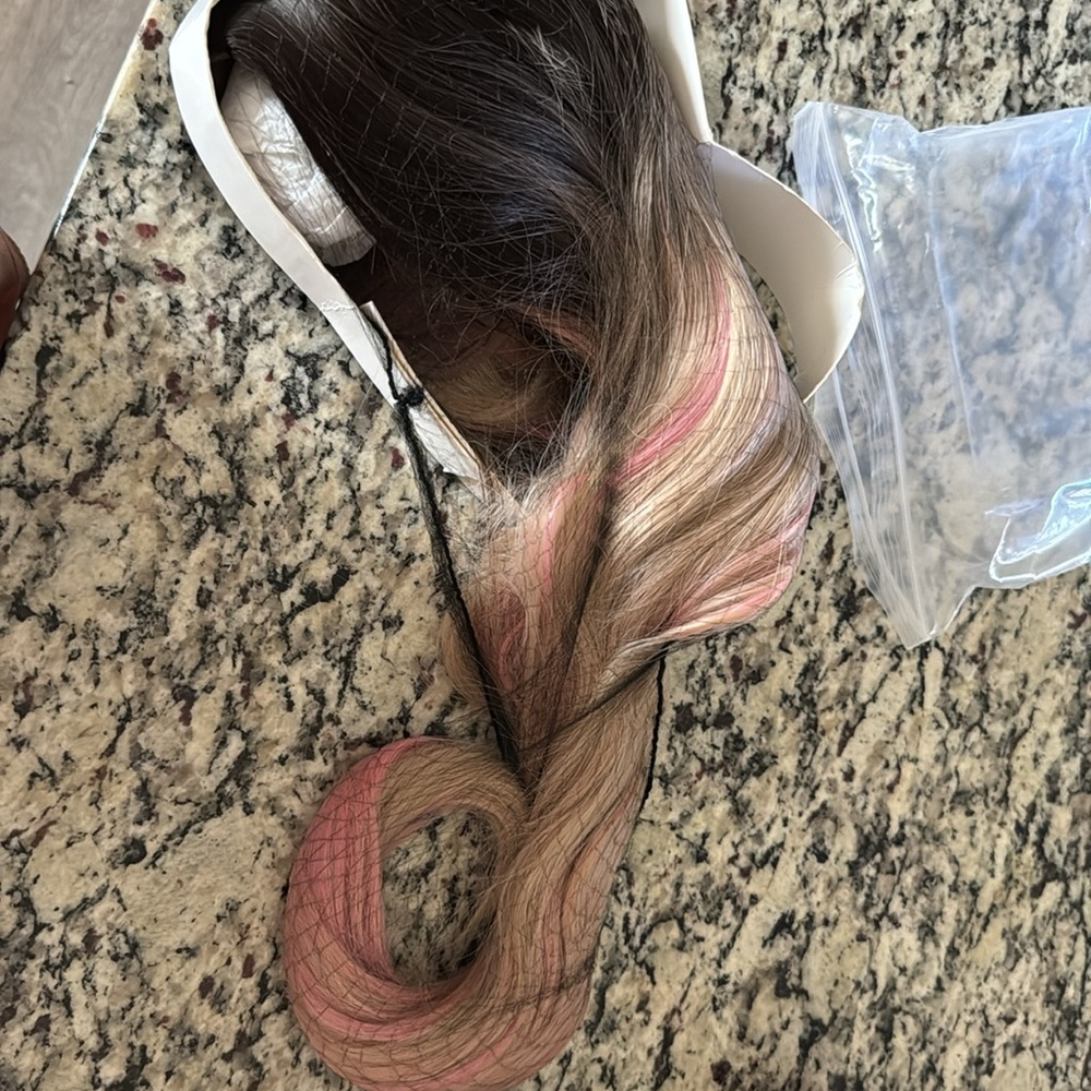 Wig - Picture 2 of 4